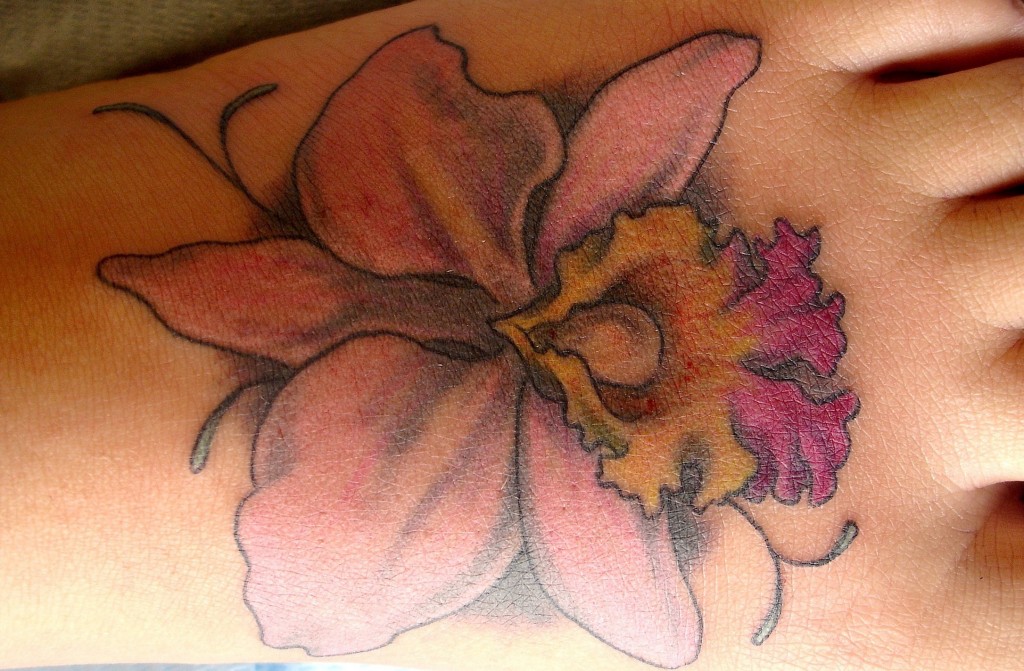 Hawaii Blumen Tattoos Designs und deren Bedeutung