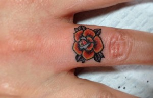 Kleine Blumen Tattoos alletattoo.de 22