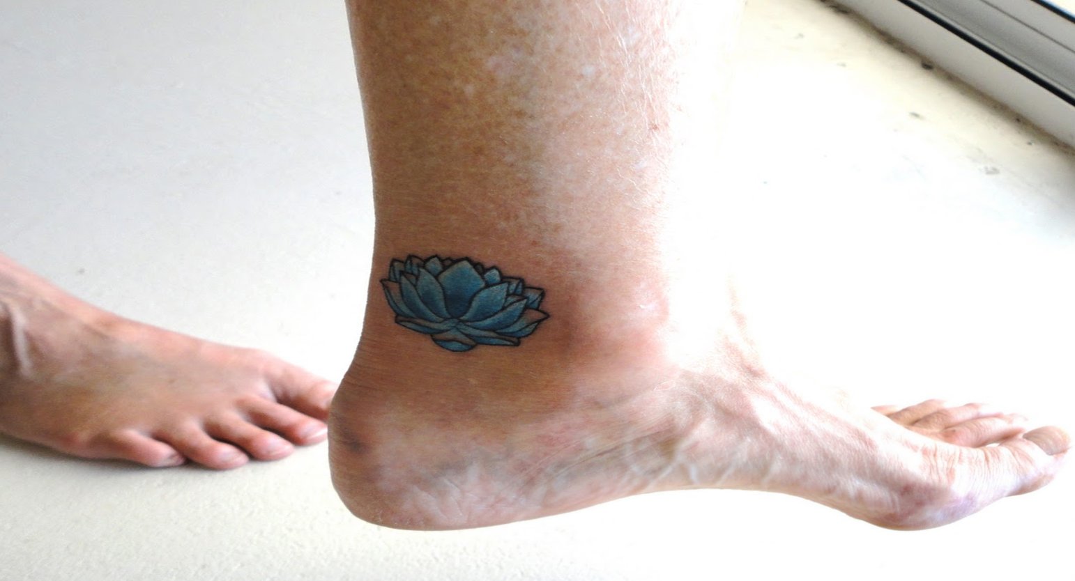 Kleine Blumen Tattoos alletattoo.de 17