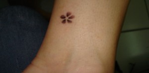 Kleine Blumen Tattoos alletattoo.de 14