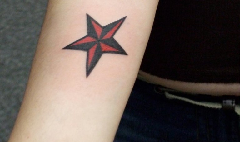 Unterarmsterntattoo AlleTattoo.de