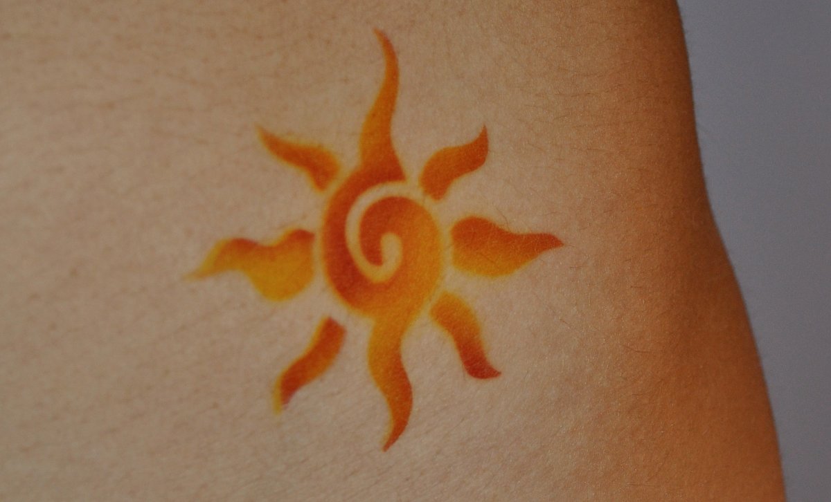 Motive und Bedeutung der Sonnen Tattoos alletattoo.de 19