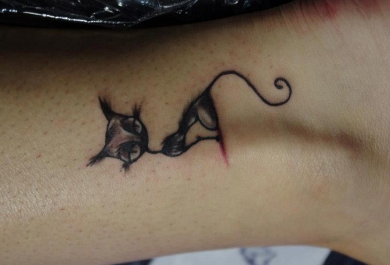 KatzeTattooamKnoechel AlleTattoo.de