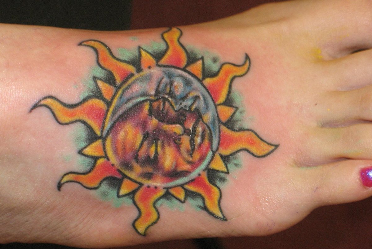 Motive und Bedeutung der Sonnen Tattoos alletattoo.de 15
