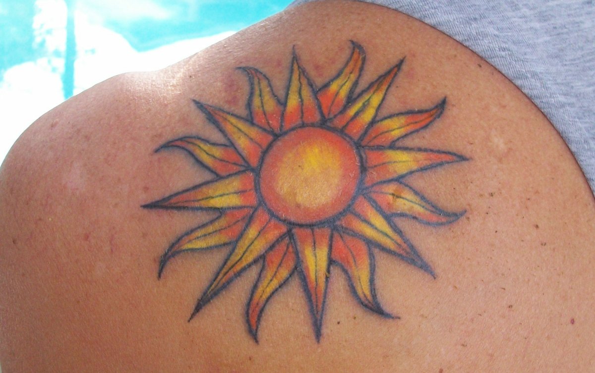 Motive und Bedeutung der Sonnen Tattoos alletattoo.de 12